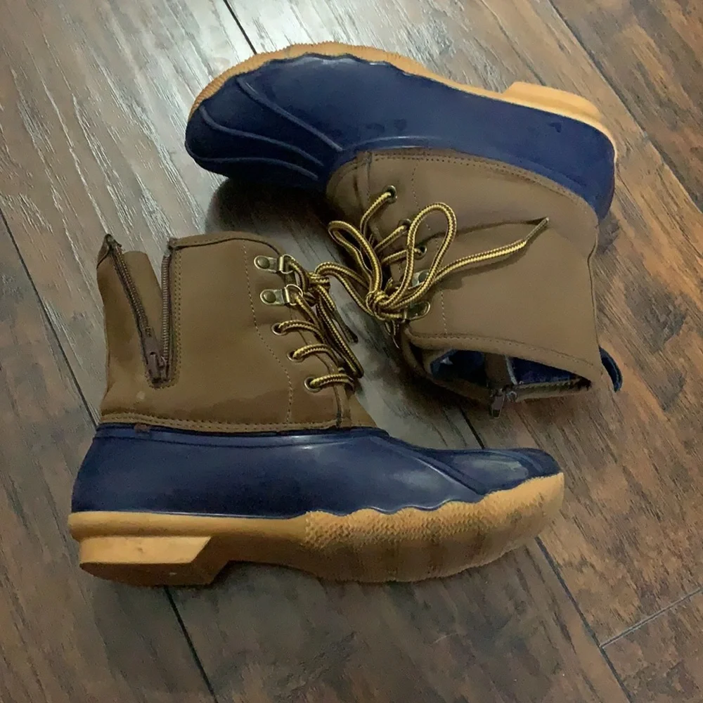 crown & ivy duck boots navy and brown - Picture 5 of 6